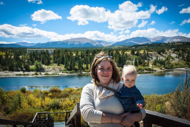 Sonja and Julia in front of the river